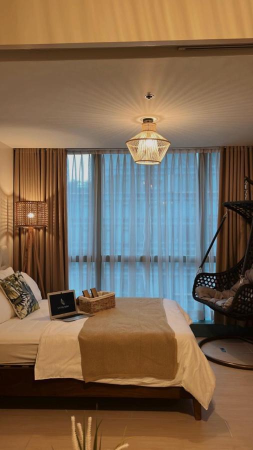 La Palazzo - Across Uptown Mall & Grand Hyatt Bgc Тагиг Экстерьер фото