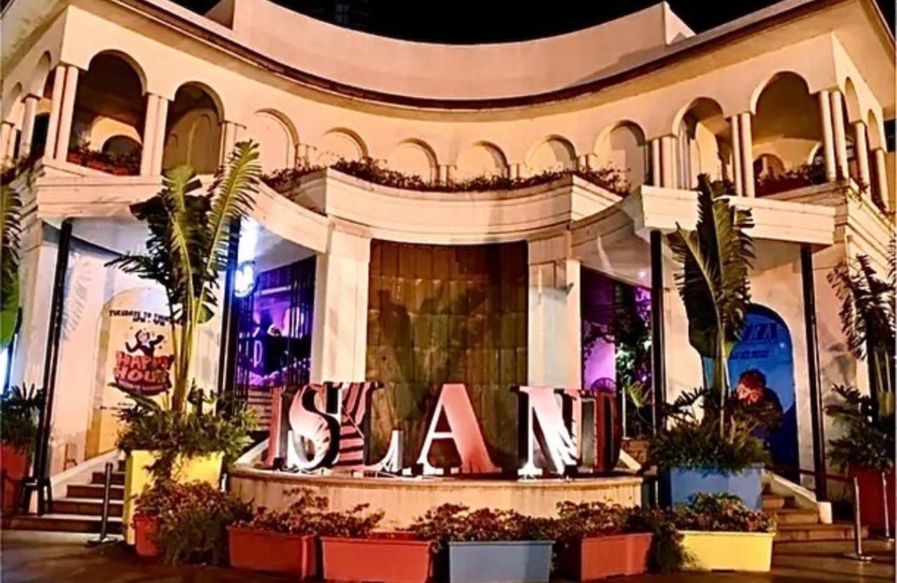 La Palazzo - Across Uptown Mall & Grand Hyatt Bgc Тагиг Экстерьер фото